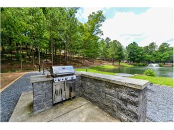 Grilling area w serving bar